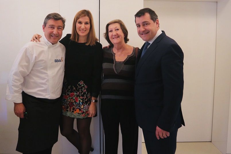 Ana Álvarez con su madre y los hermonos Roca